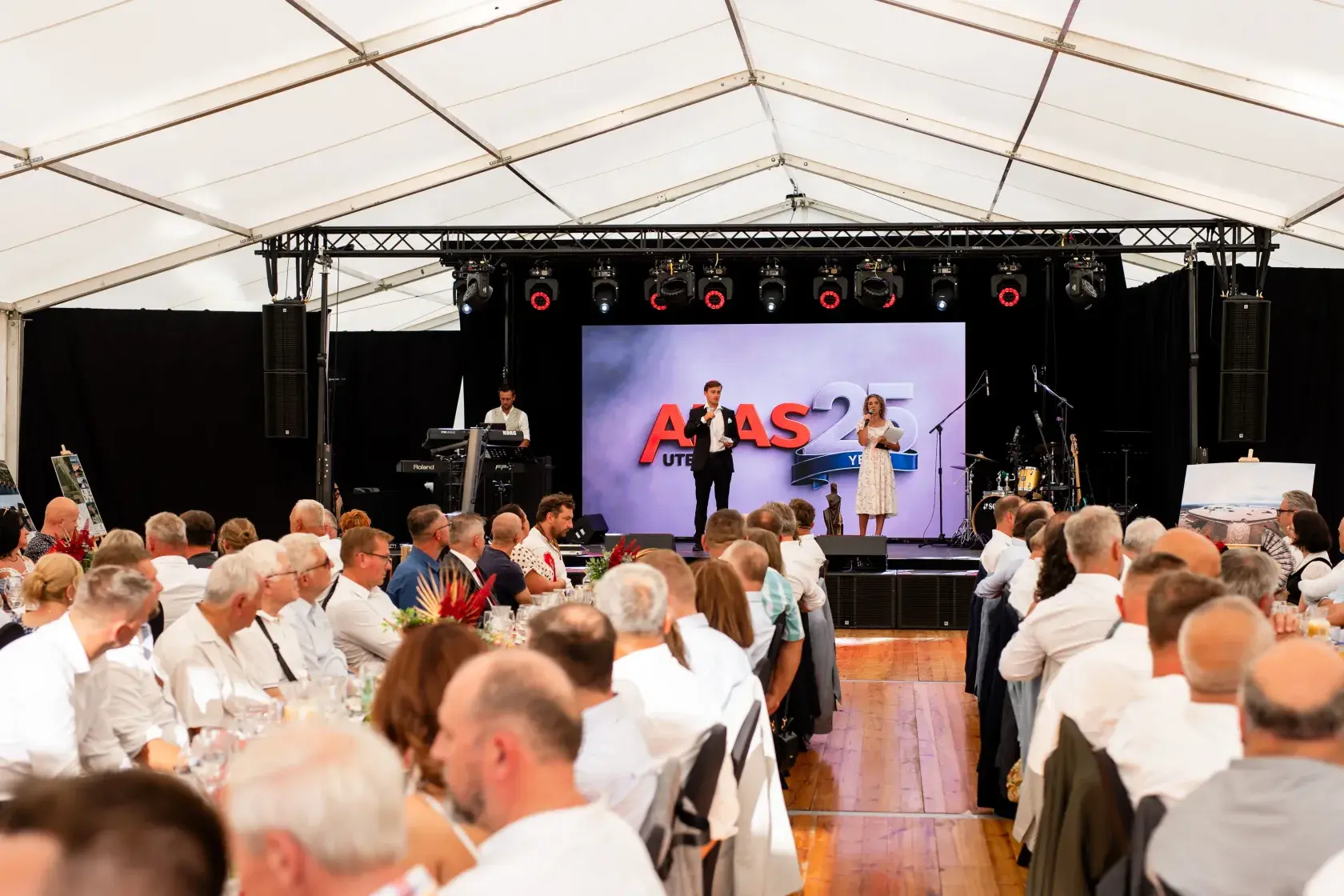 hala namiotowa 15x35 z podłogą na jubileusz firmy Alas Utex