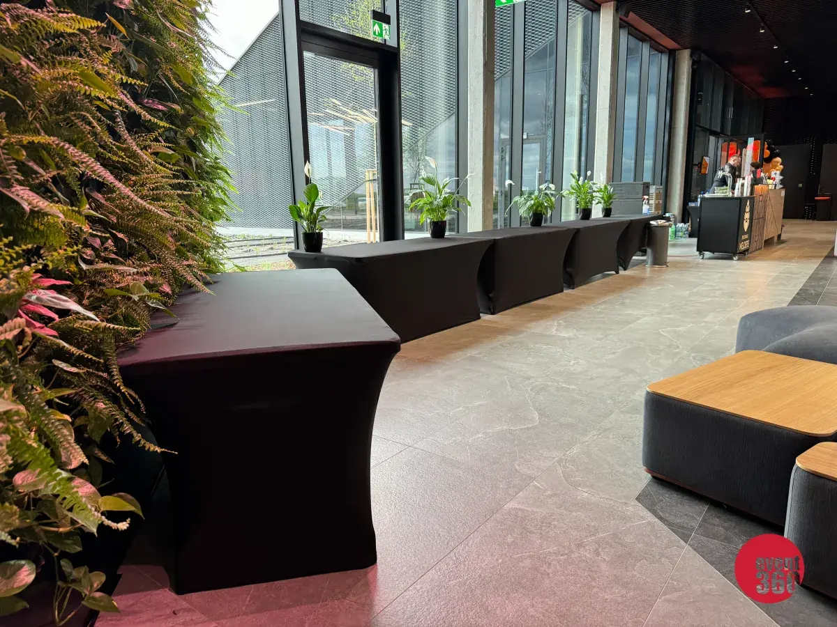 Wynajem stołów cateringowych