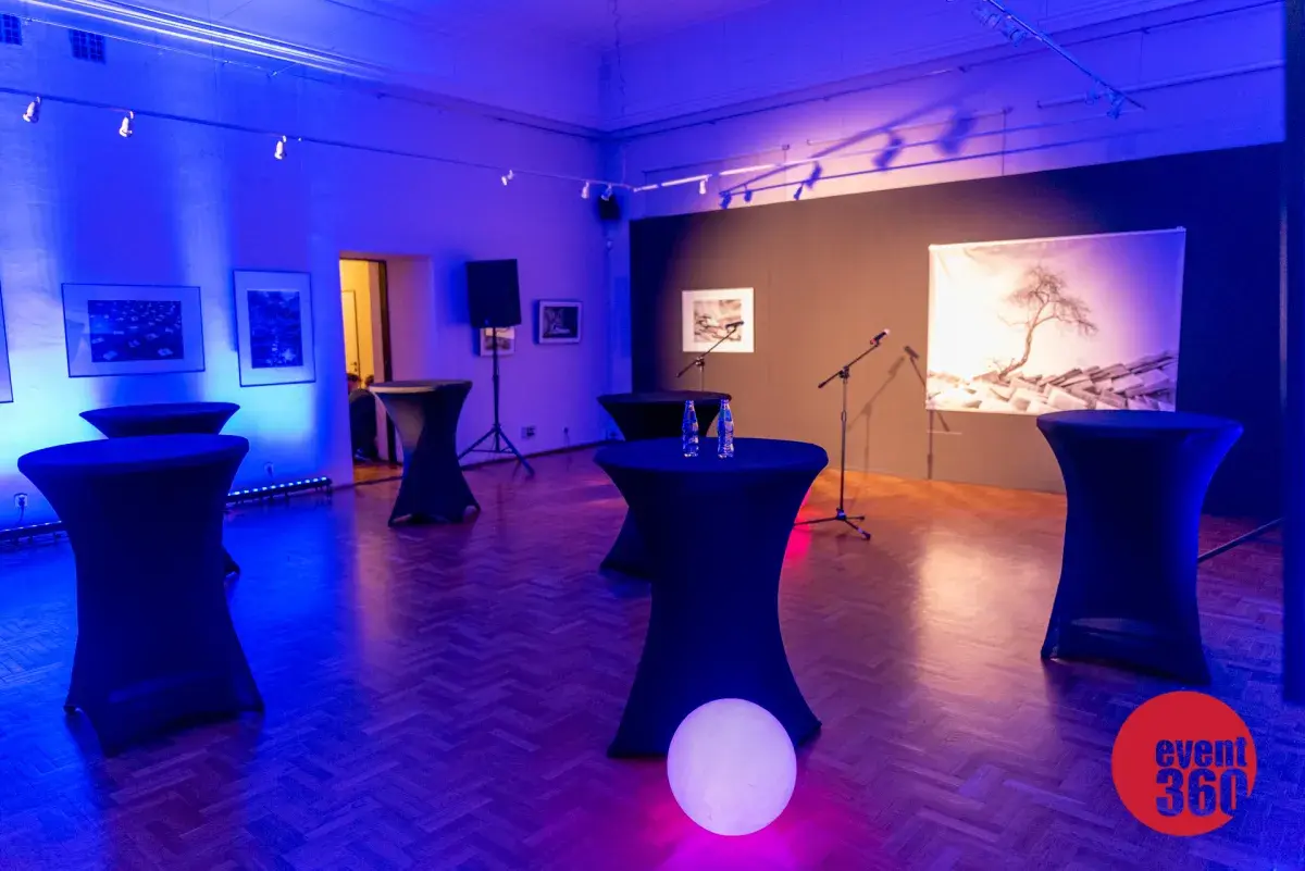 Wynajem stołów koktajlowych Rent360