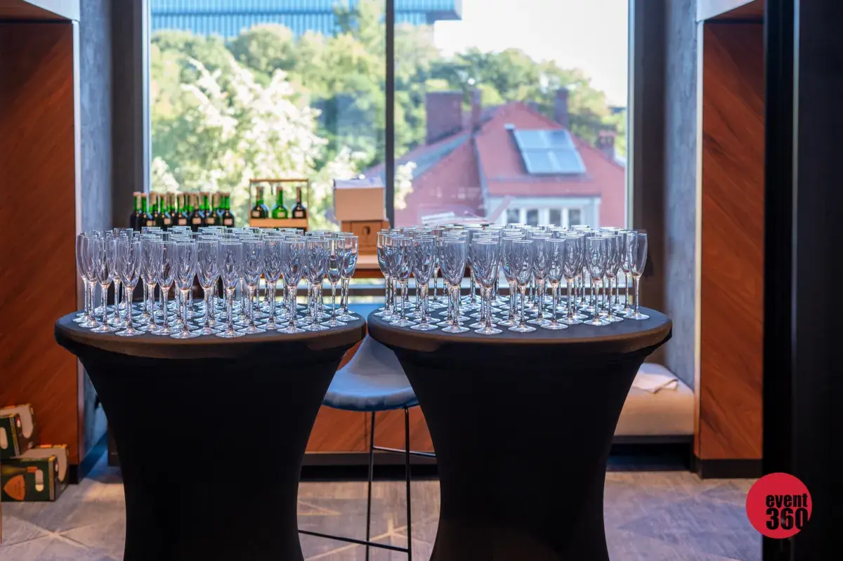 Wynajem stołów koktajlowych Rent360