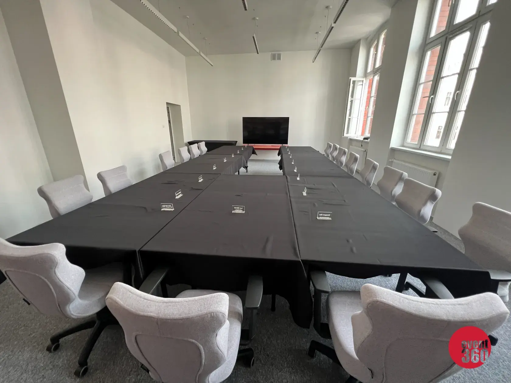 Wynajem obrusów prostokątnych czarnych rent360